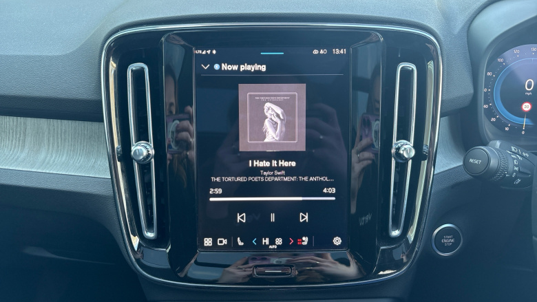 Volvo XC40 2.0 B4P Ultra Dark 5dr Auto Petrol Estate